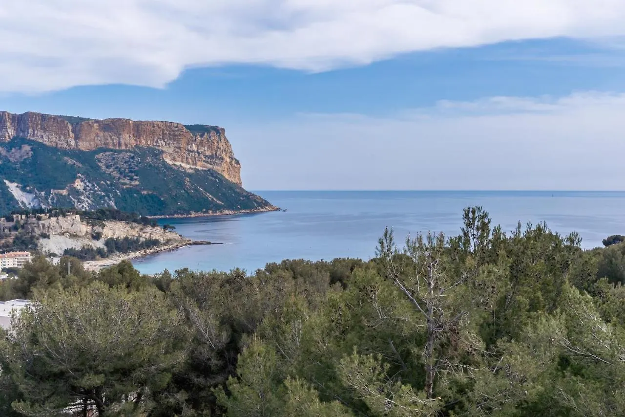 Terre Marine - Bel Appartement Avec Terrasse Vue Mer Cassis 0*,  France